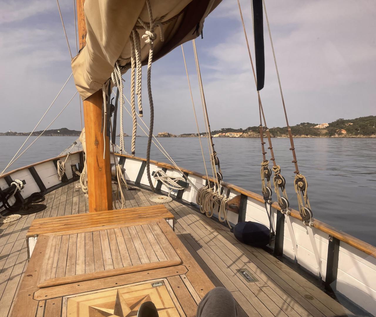 Découverte de l'île de Porquerolles à bord d'un navire à voile traditionnelle