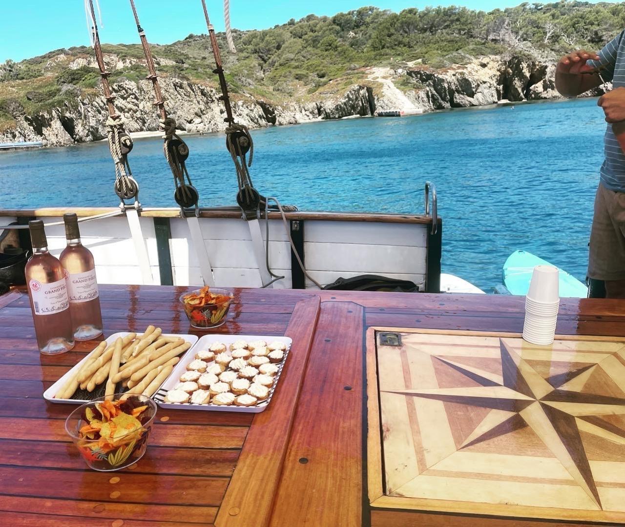 Découverte de l'île de Porquerolles à bord d'un navire à voile traditionnelle